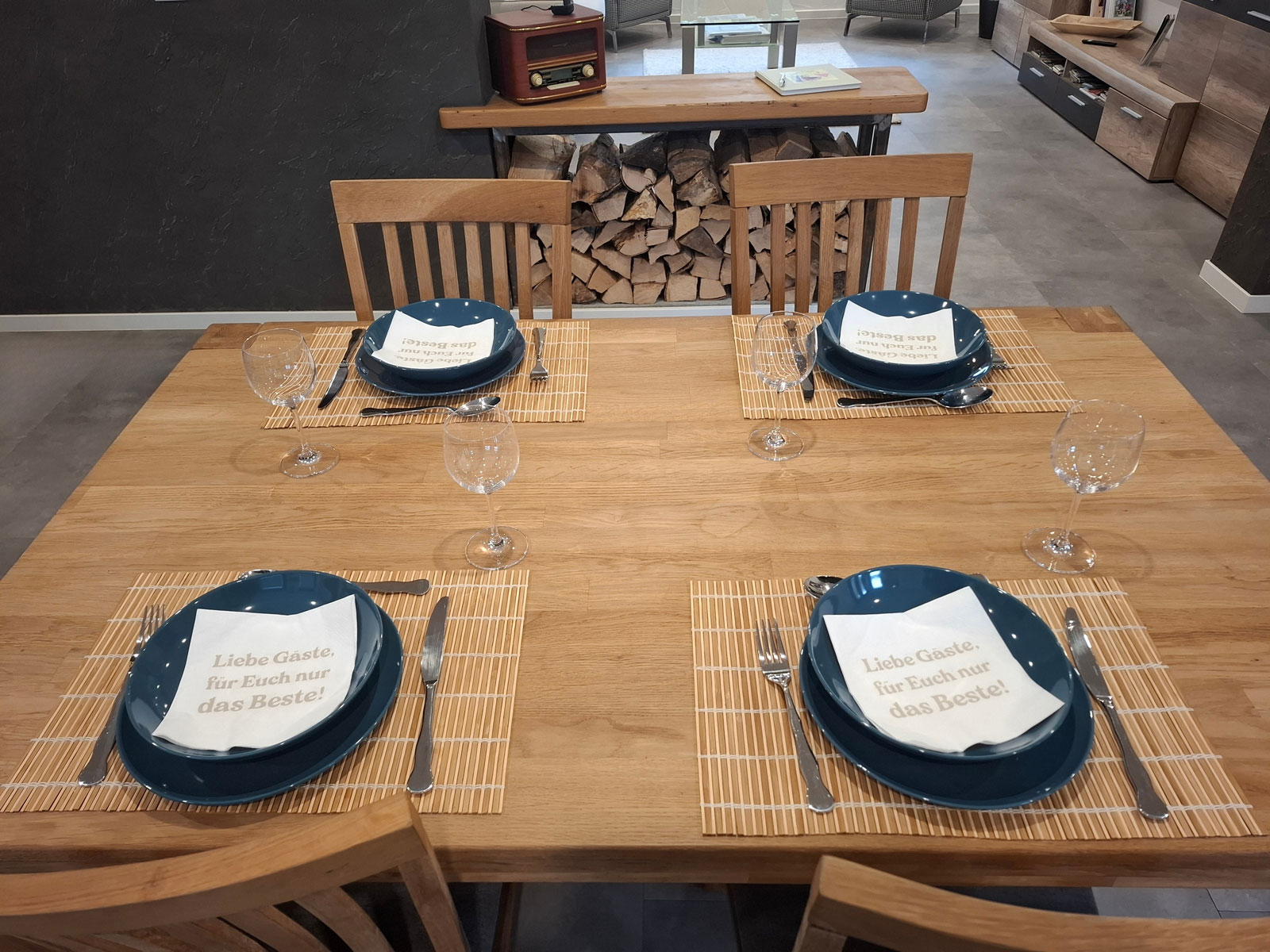 Esszimmertisch mit Deko